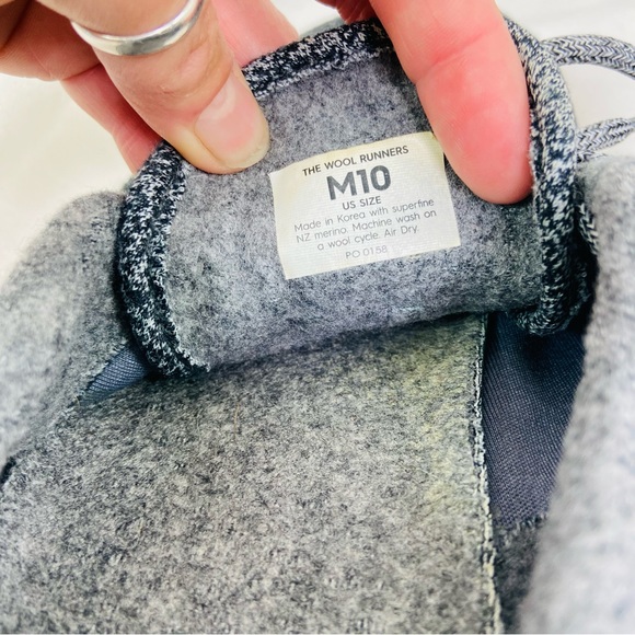 Allbirds mens gray wool runners. Size 10 - Picture 3 of 5